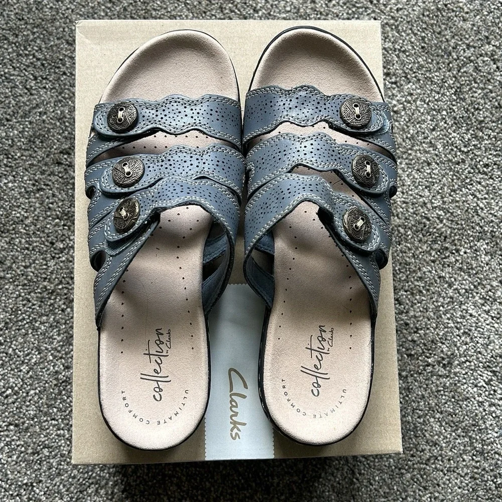 NIB Clarks Collection Leisa Grace - Size 7.5 -Denim Blue/Grey Adjustable 3 Strap